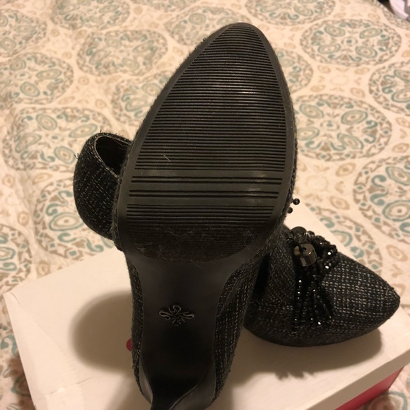 Vera Wang Heels - Picture 2 of 3